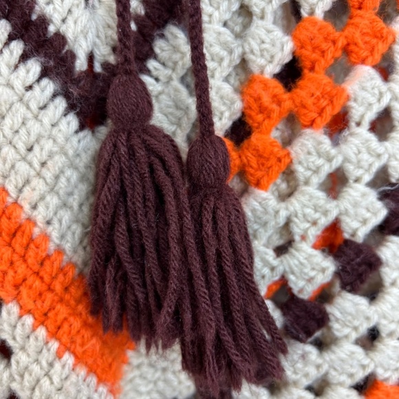 Vintage boho beige orange brown crochet knit fringe open knit poncho sweater - Picture 9 of 12